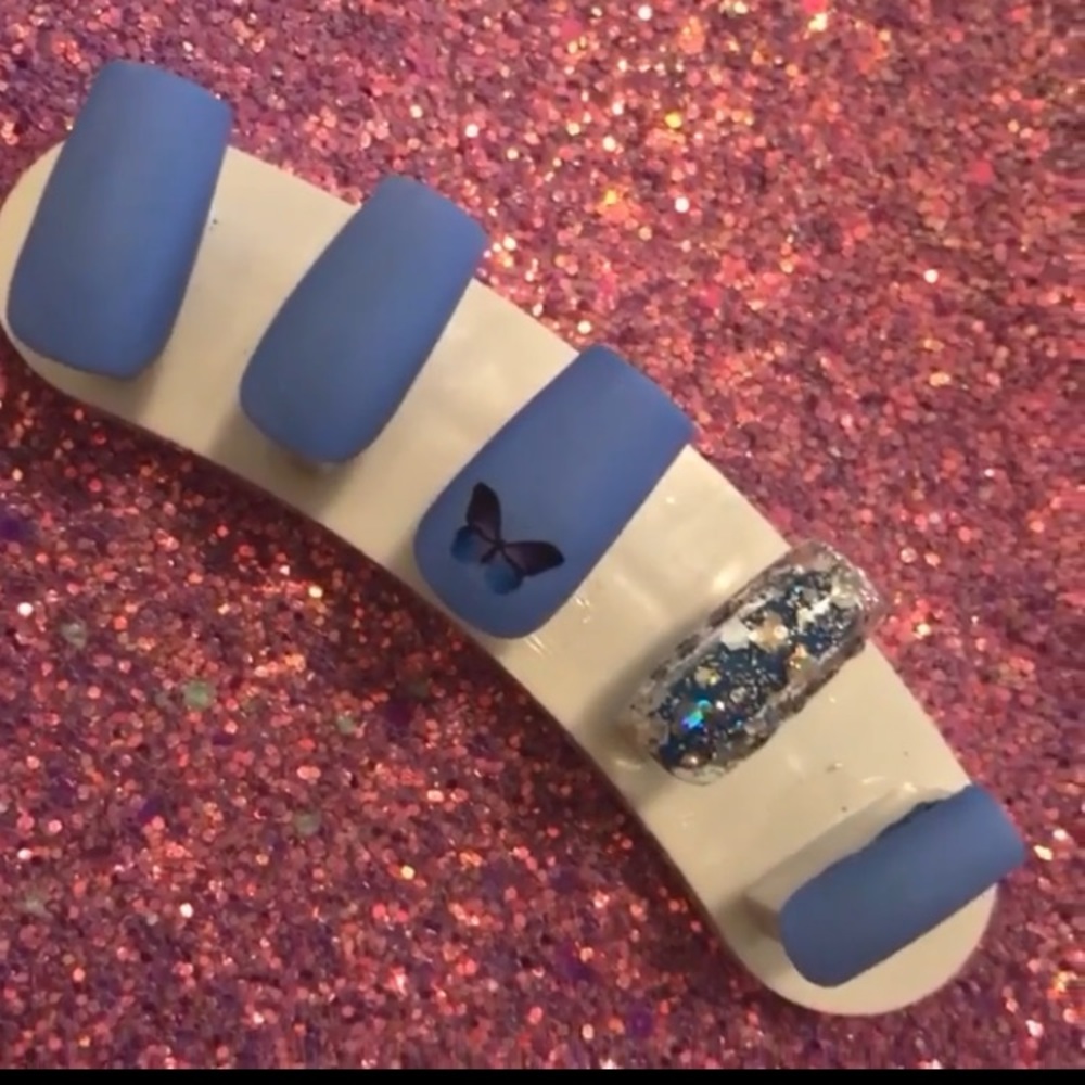 Butterfly nails - Picture 3 of 4